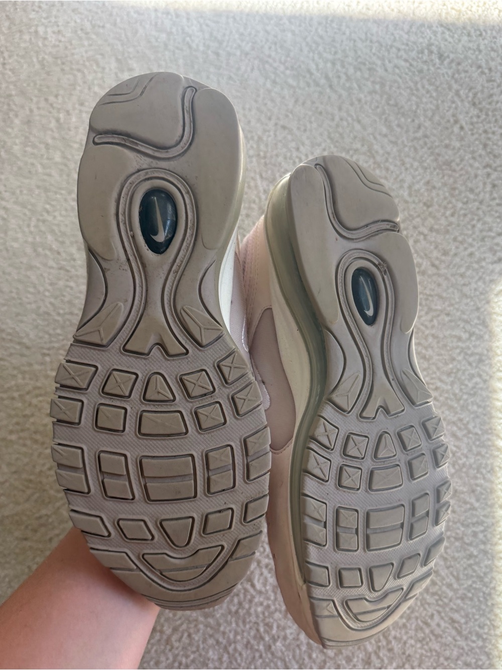 Nike women’s Mauve Wave-Style Sneakers - Picture 7 of 7